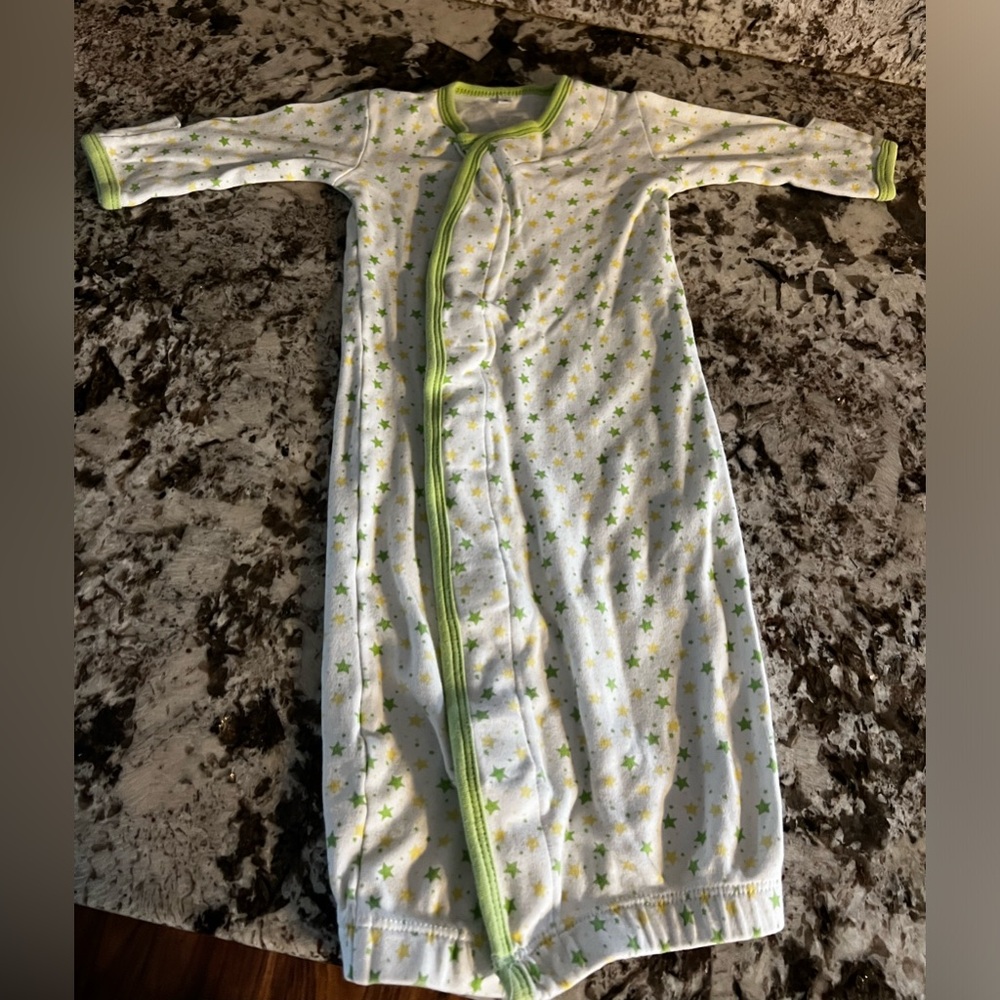 Magnetic close sleep gown